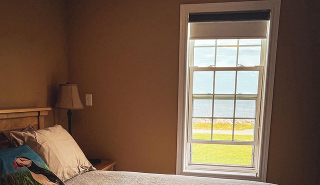 Ocean-View Inn in Gros Morne | Sleeps 12 | 5 Ensuite Rooms + Full Kitchen
