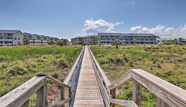 Ocean-view Island Condo w/Pool: Pets Welcome!