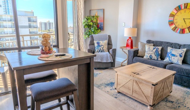 Ocean View King Suite! Sleeps 4 Meridian Plaza 705