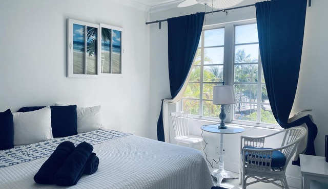 Ocean view, luxury STUDIO, JACUZZI on Ocean drive