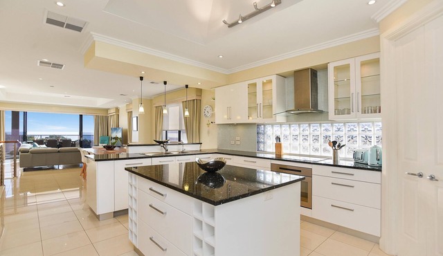 Ocean View Moana - Sumptuous Esplanade Home with Stunning Sea Views - Perfect for Entertaining