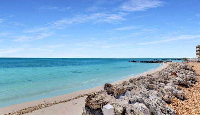 Ocean View n2 bedroom Condo nPoolnKey Colony Beach