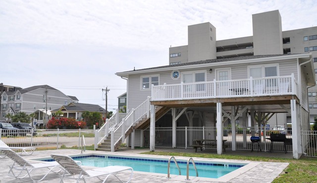Ocean view, Pet Friendly house with private swimming pool! Sleeps 10.