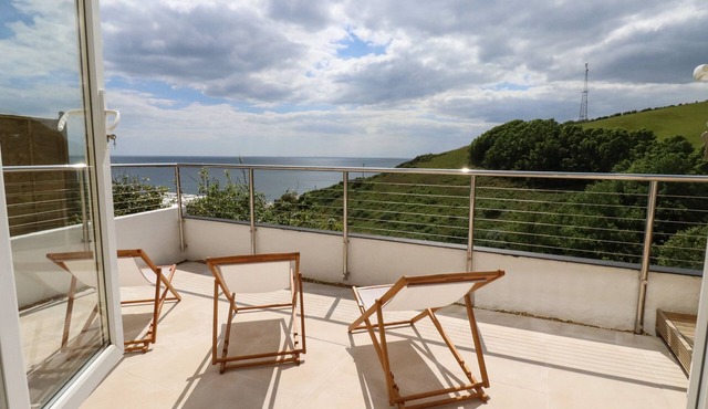 OCEAN VIEW, pet friendly, luxury holiday cottage in Downderry