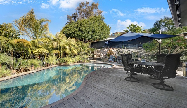 OCEAN VIEW/Pool/Gourmet Kitchen/Outdoor Oasis near La Jolla! Sleeps 10 people!
