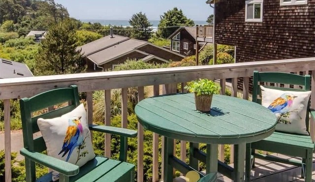 Ocean View! Private apartment, allergen free, less than 2 blocks to the beach.