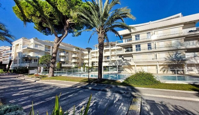 Ocean View Royal Palm CannesnLuxury apartment overlooking the Mediterranean Sea