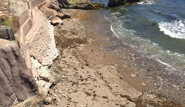 Ocean view, spa, one block to beach stairs. 2024 summer rate 9000 month.