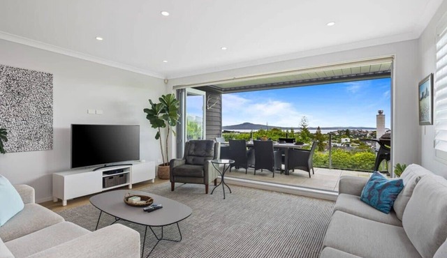 Ocean View Spacious 5BR Retreat for Families