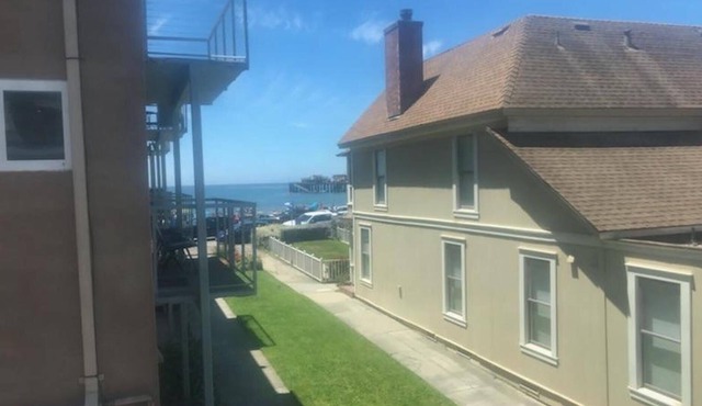 Ocean view studio in Capitola Village - Location!