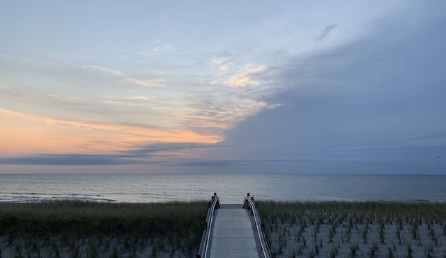 Ocean view sunrise from bed! Private Beach & Pool @ The Ocean Club @ Mantoloking