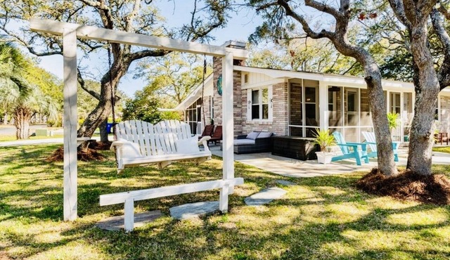 Ocean View, Surrounded by Oaks, Game Room w/Arcades, Fire Pit, Hot Tub Pergola