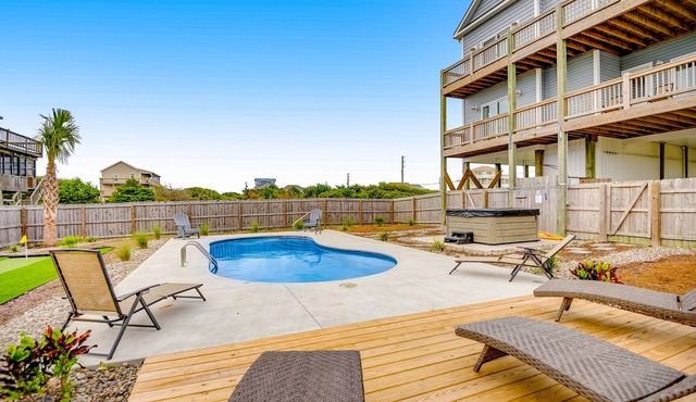 Ocean-view beach home - private hot tub, elevator, cook's kitchen - dog-friendly