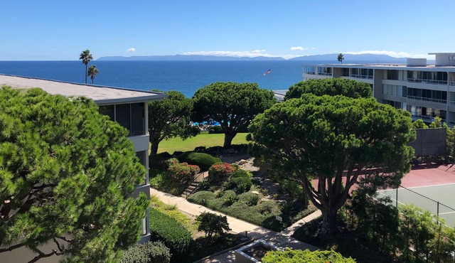 Ocean view two bedroom condo getaway-within walking distance to Terranea Resort!