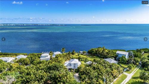 Ocean View with Pool, 4 bedroom Vila Near Key West