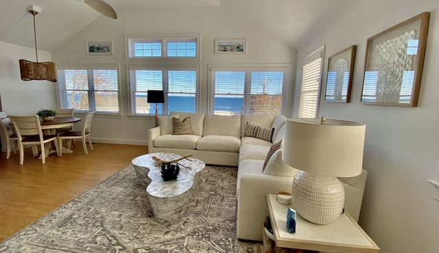 Ocean views, 2/10th to Little Beach and 100 steps to Marginal Way WOW