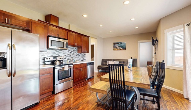 Ocean Views and Pure Luxury Await Dog Friendly Home with WiFi