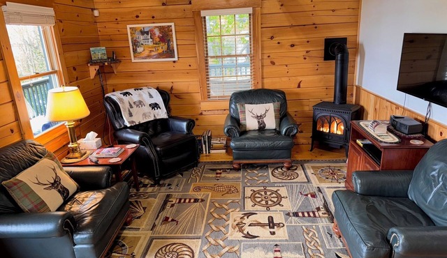 Ocean Views Charming 2-bedroom 2 bath Modern Log Cabin