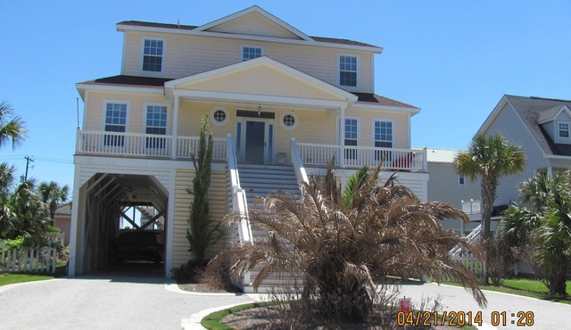 Ocean Views from Expansive, Family home. Fireplace, ELEVATOR, 6 br, 5 baths!