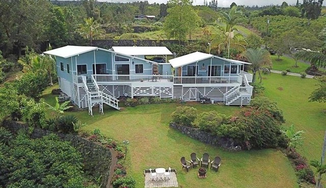 Ocean Views from Private Lanai 1 bed/1 bath Cottage on a 100% organic Farm!