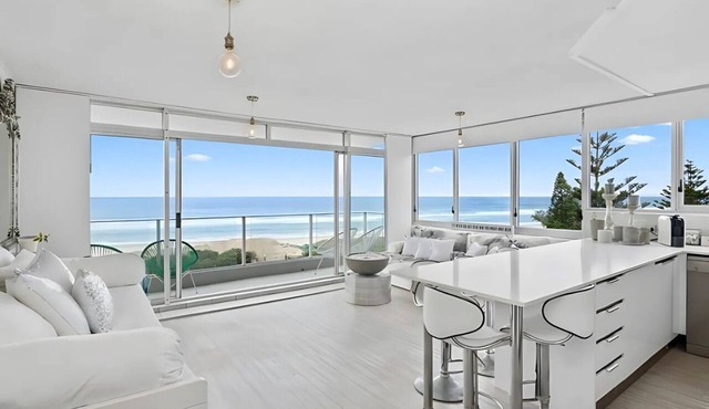 Ocean Views in the Gold Coast w/Pool and Balcony