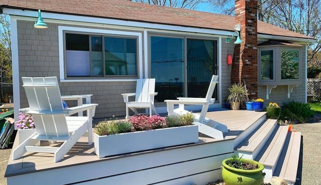 Ocean Views in this Charming 2 bedroom Cottage