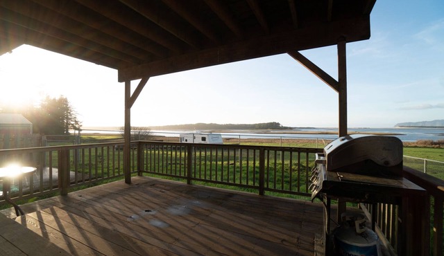 Ocean Views in Tierra Del Mar! Two Large Decks-Fenced Yard-Pet Friendly!