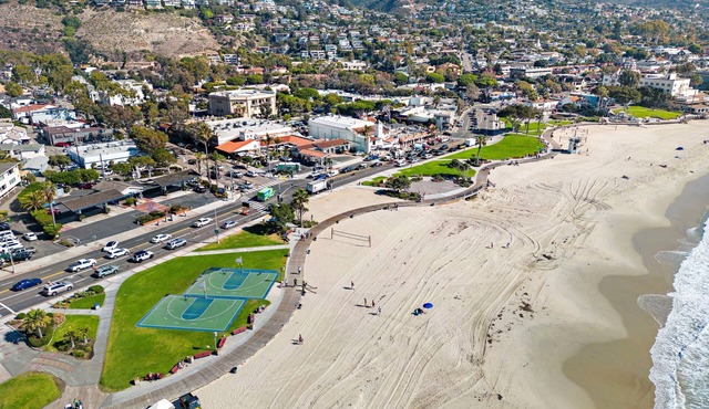 Ocean views, listen to waves, stroll to main beach SH 2