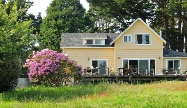 Ocean Views Mendocino Beach House Path directly to the Beach!