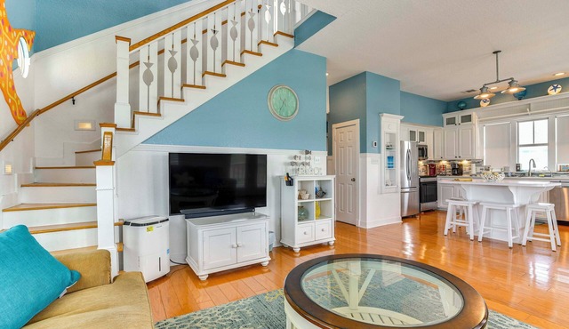 Ocean Views: Pet-Friendly Surfside Beach Gem