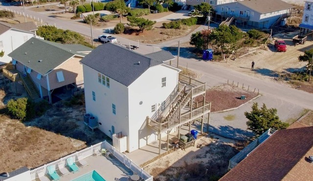 Ocean Views, Private Pool, sleeps 15, easy beach access, dog friendly