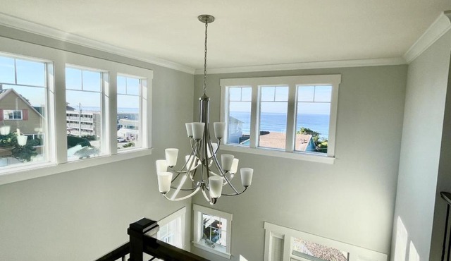 Ocean Views, Spacious Getaway, 5BR, Hot Tub, Sleeps 16