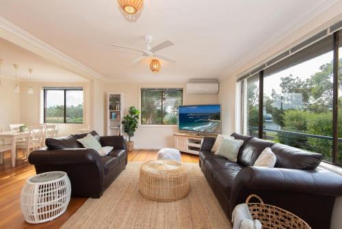 Ocean Views Walk to Malua Beach EV & Pet Friendly