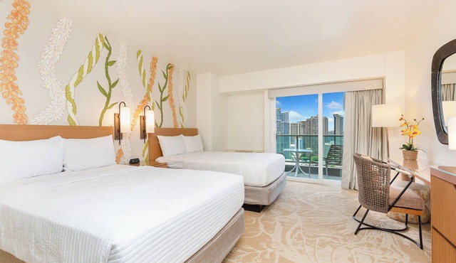 Ocean Views + Walkway to Mall-Ala Moana Hotel 2513