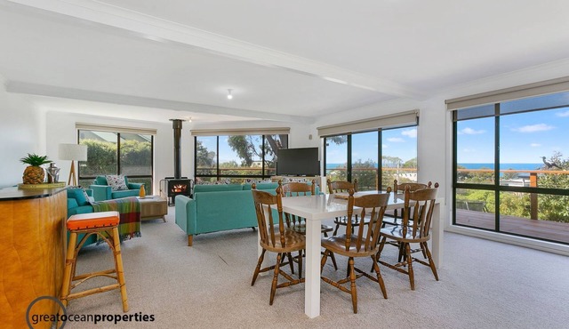 Ocean Views, Wildlife. free wifi, full kitchen, linen provided,. BBQ, Fire pit.