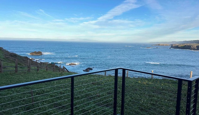 Ocean views with Abundant Wildlife and Hot Tub