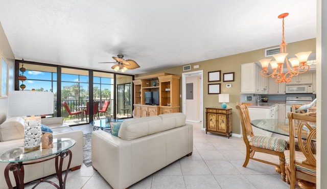 Ocean Village - Beach Condo just a few steps away from the beach 🏖