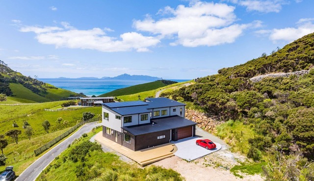 Ocean Vista Bliss - High spec modern family home with ocean views