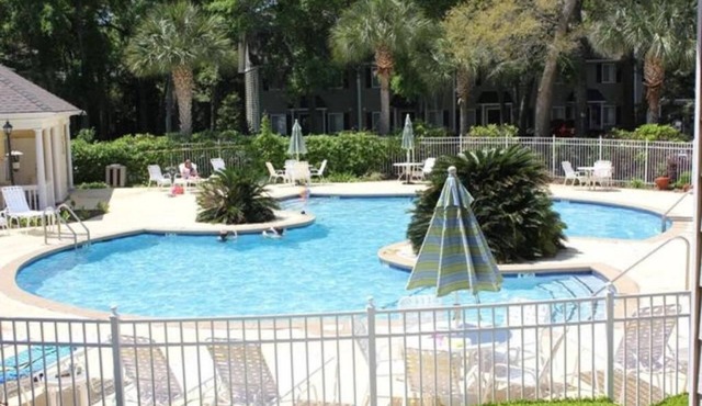 Ocean Walk-4 bed/2 bath condo with pools, gym, tennis & 3 min drive to beach!