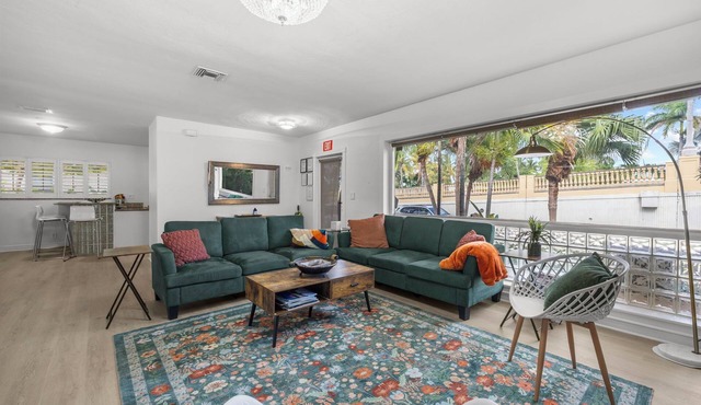 OCEAN WALK HOLLYWOOD HOUSE WITH POOL & BBQ