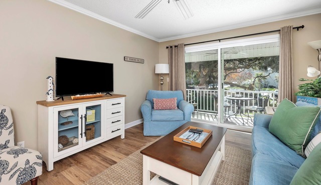 Ocean Walk L-4: Upstairs 2 bed/2 bath condo