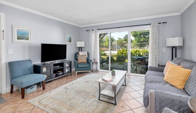 Ocean Walk P-13, 1 bed/1 bath pup friendly- Ground level