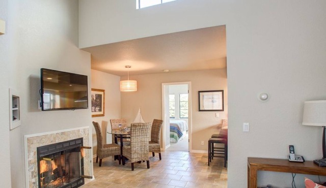 Ocean Wave B - Monterey Condo - Oceanview Cannery Row