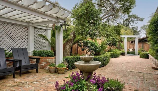 Ocean Whisper Newly Renovated, Walk to Spanish Bay, Beach and Golf