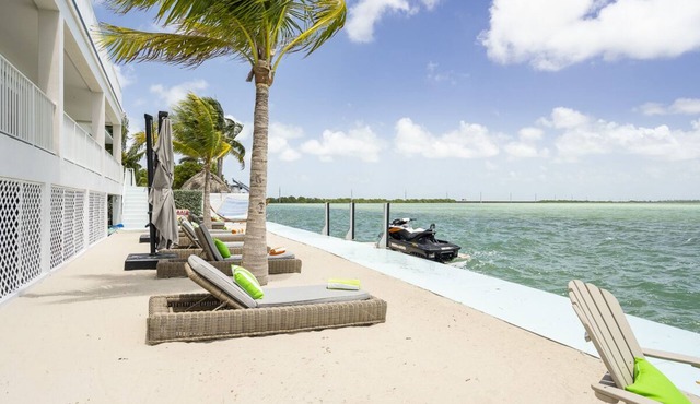 Ocean9 Villa, amazing waterfront, 15 min away from Duval Street!