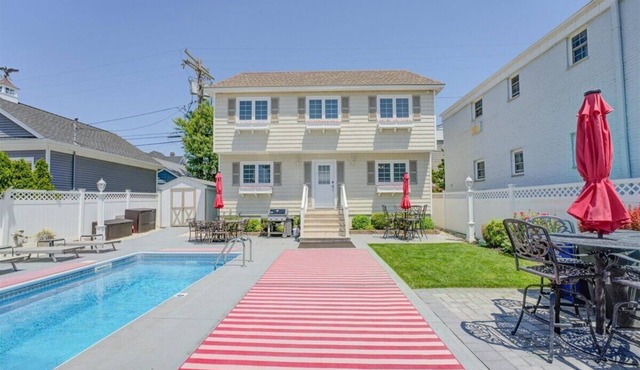 Oceanblock Paradise beach house in Belmar - pool, AC, WiFi., steps to beach