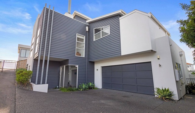 Oceanbreeze Oasis - Mt Maunganui Holiday Home