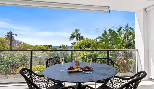 Oceanbreeze - Steps to the sands of Sunshine Beach