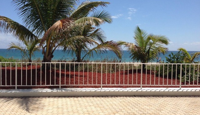 Oceanfront! Clean and Cozy, Free Wi-Fi & calls to US and Canada