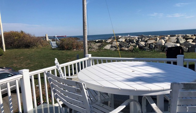 Oceanfront 1-bedroom condo with Deck Views in Rye